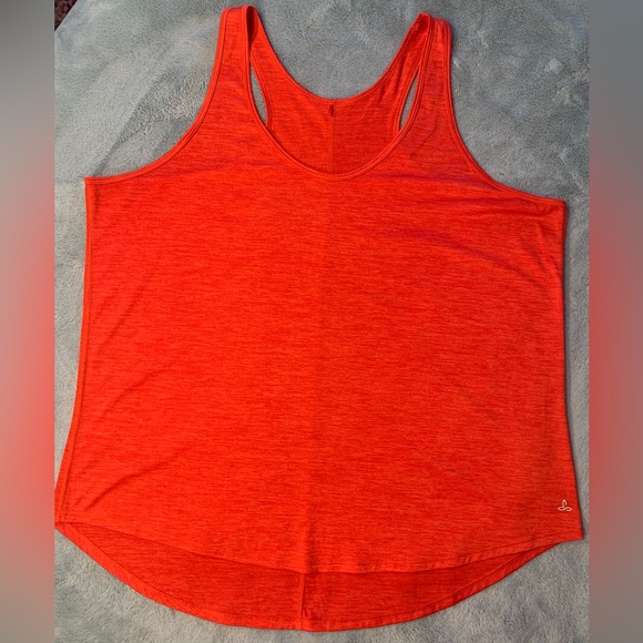 Prana Tank - Picture 1 of 6
